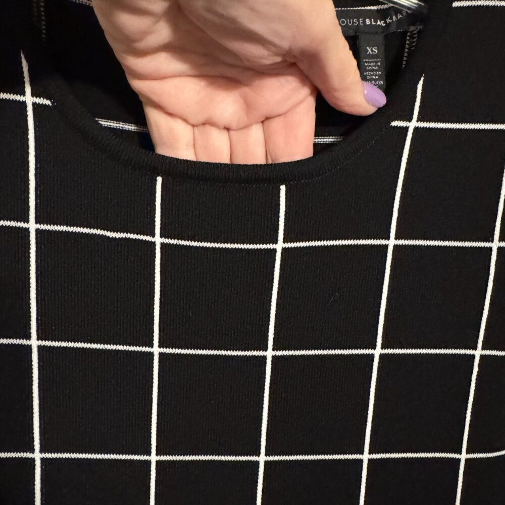 ❤️NWT  BEAUTIFUL WHITE TOP w/LACE DETAIL XS      #B - Picture 3 of 7